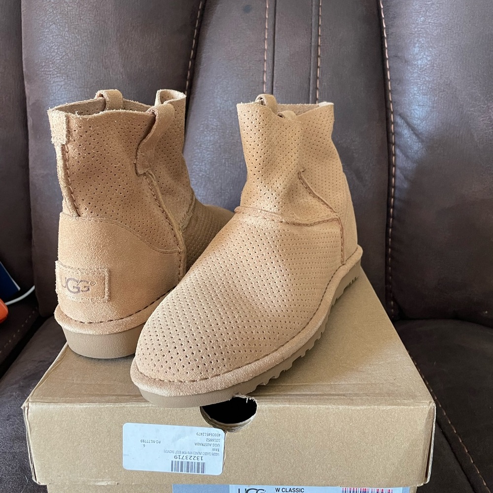 Ugg boot unlined womens size 6